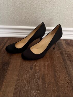 kate spade Black Round-Toe Pump with Textured Stiletto Heel
